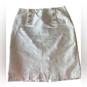 🔥🤍Ann Taylor size 6P white skirt with navy pinstripes.  6 decorative buttons!